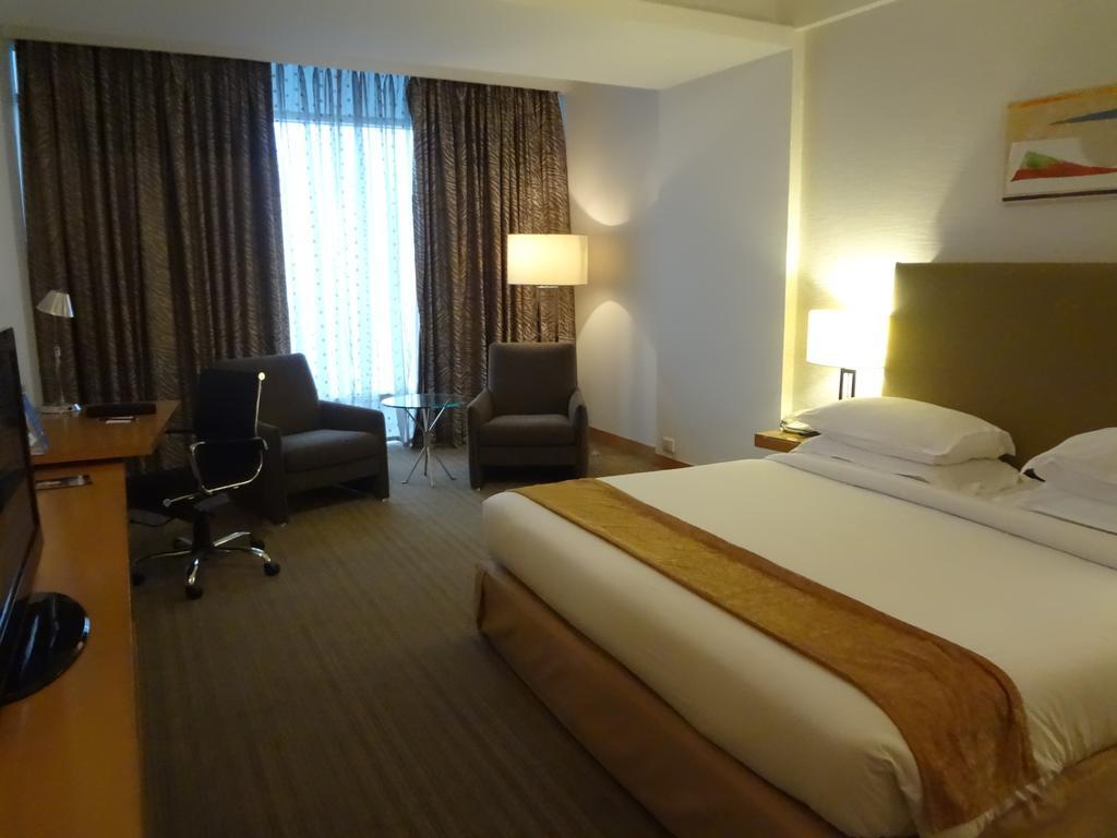 Radisson Blu Hotel Pune Kharadi Luaran gambar A room at the hotel